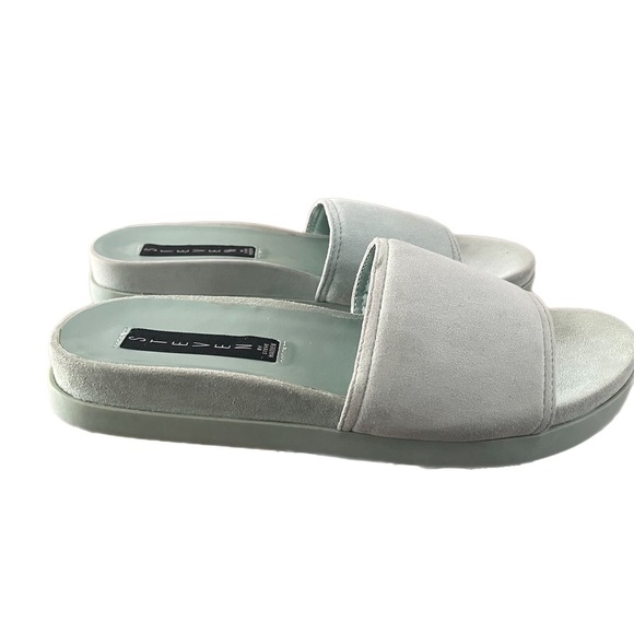 STEVEN by Steve Madden Women's Saunders Flat Sandal (NWOT) - Picture 2 of 5